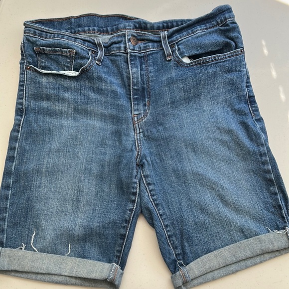 Levi’s Strauss & Co. Women’s Bermuda Denim Shorts Blue Jeans size 31 - Picture 1 of 8